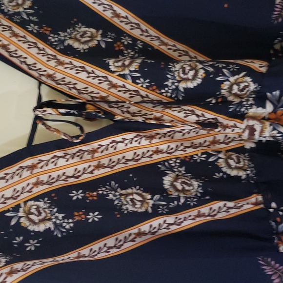 PLUS SIZE Floral Tie Back Dress - Picture 5 of 8